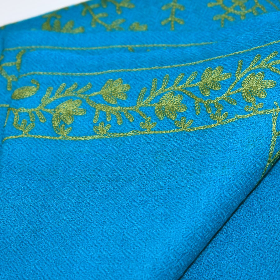 Esarfa Sal Casmir cu Broderie din Matase – Turcoaz/Verde Smarald-  Finete si Eleganta in orice Sezon -> Cod: CASHMBROD1