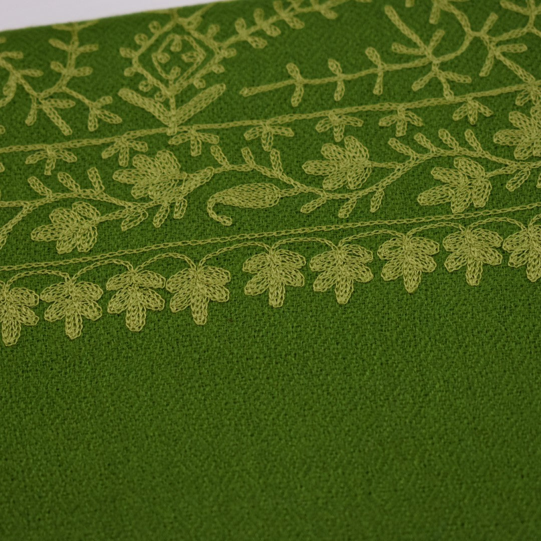 Esarfa Sal Casmir cu Broderie din Matase – Verde Army/Verde Fistic- Finete si Eleganta in orice Sezon -> Cod: CASHMBROD2