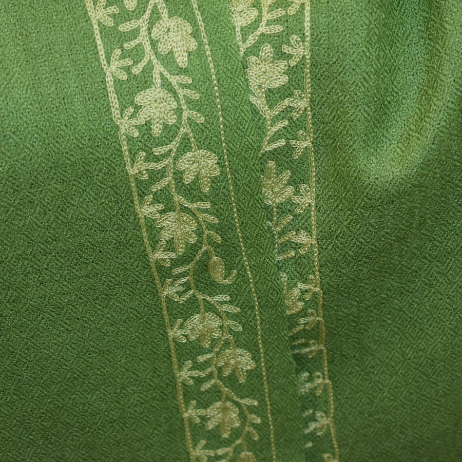 Esarfa Sal Casmir cu Broderie din Matase – Verde Army/Verde Fistic- Finete si Eleganta in orice Sezon -> Cod: CASHMBROD2