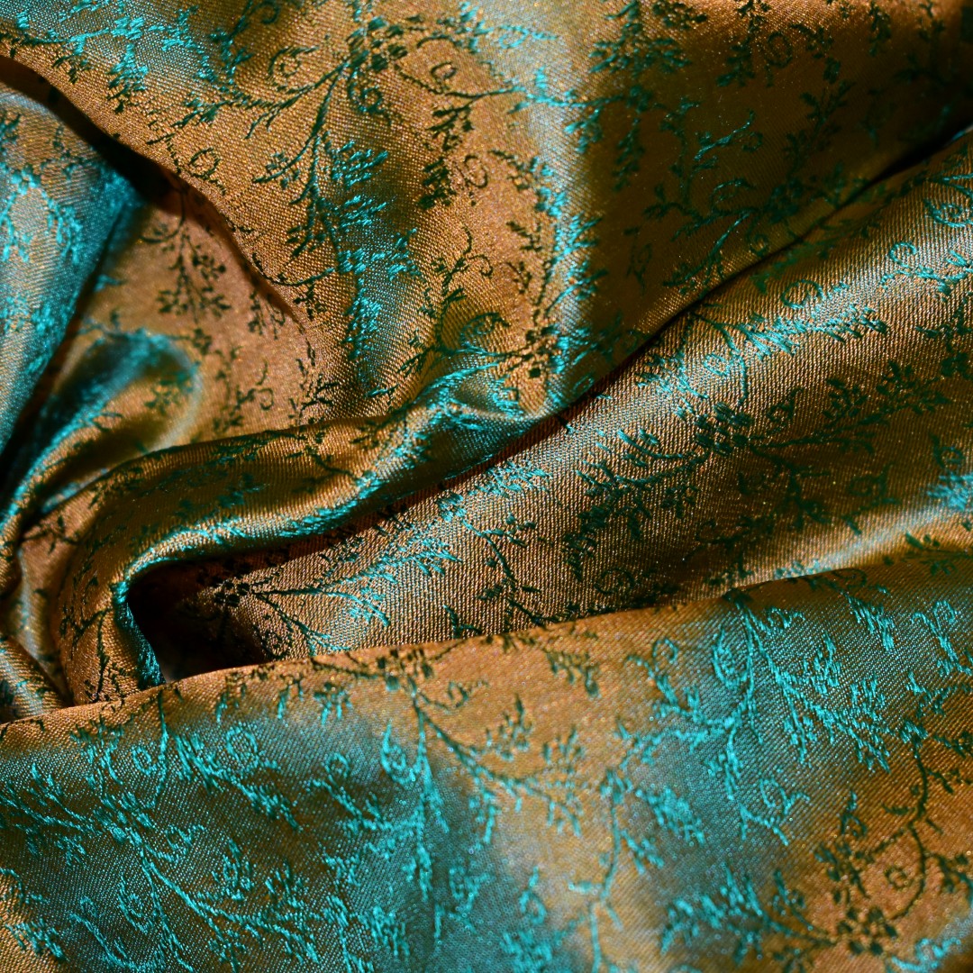 Esarfa/Sal tesut manual din Matase Naturala de Varanasi -> Cod: HANDMADE7