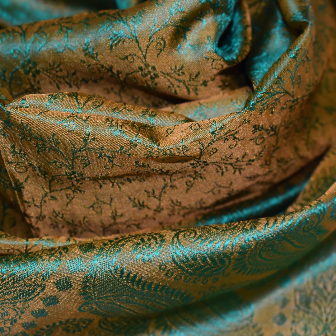 Esarfa/Sal tesut manual din Matase Naturala de Varanasi -> Cod: HANDMADE7