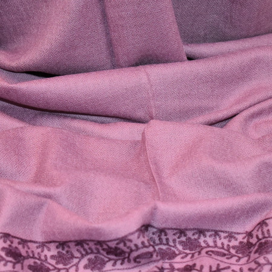 Esarfa Sal Casmir cu Broderie din Matase – Plum/Aubergine- Finete si Eleganta in orice Sezon -> Cod: CASHMBROD6