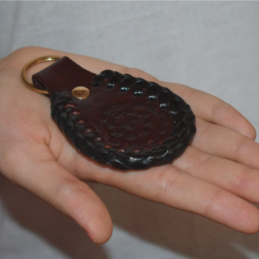Breloc lucrat manual din Piele Naturala de Camila: Cod: Mahon - breloc chei
