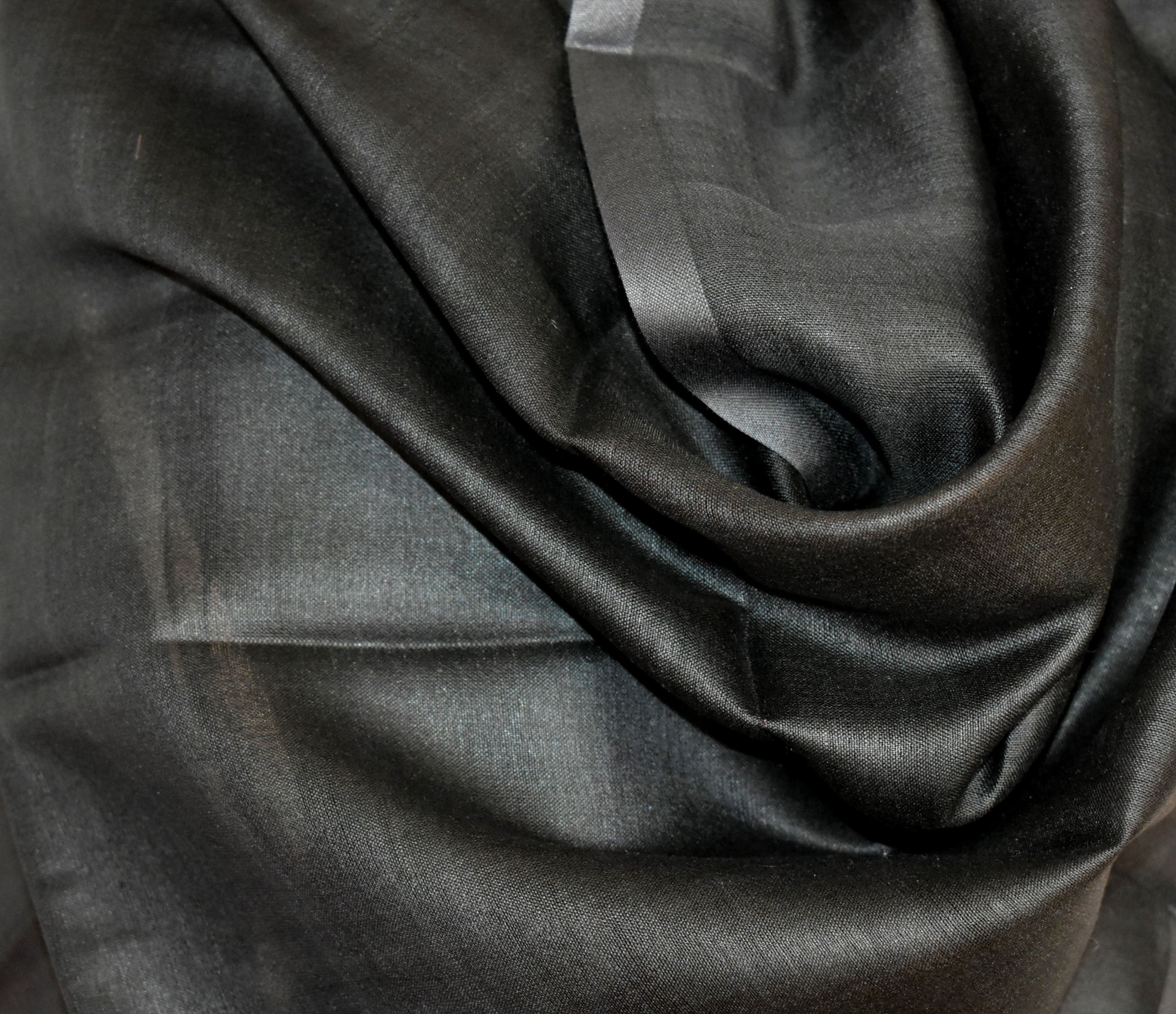 Esarfa-Sal tesuta manual din Matase Naturala ERI SILK (Peace Silk) - Negru Intens (Cod: ERI5)) - Esarfa din Matase naturala ERI SILK