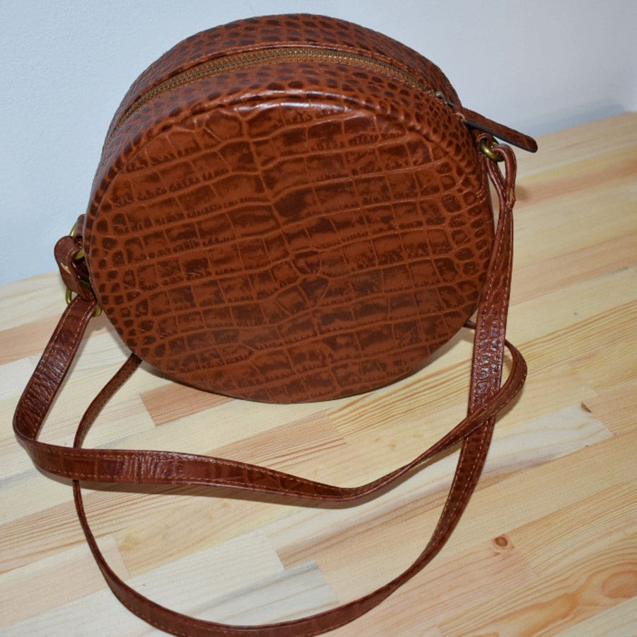 Geanta Sling lucrata manual cu model embosat. Cod: BIV1 - Geanta din Piele Naturala de camila