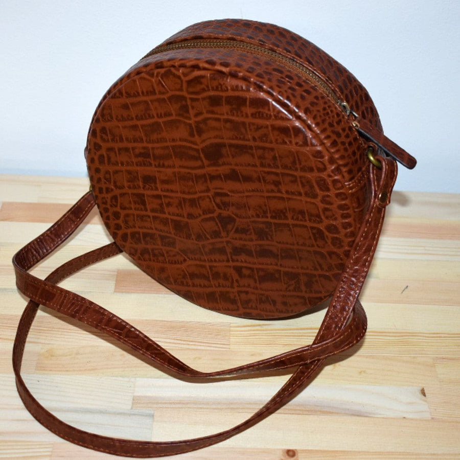 Geanta Sling lucrata manual cu model embosat. Cod: BIV1 - Geanta din Piele Naturala de camila