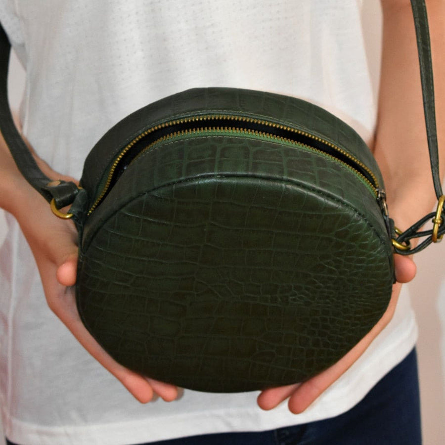 Geanta Sling lucrata manual cu model embosat. Cod: BIV4 - Genti din Piele