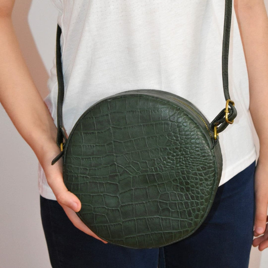 Geanta Sling lucrata manual cu model embosat. Cod: BIV4 - Genti din Piele