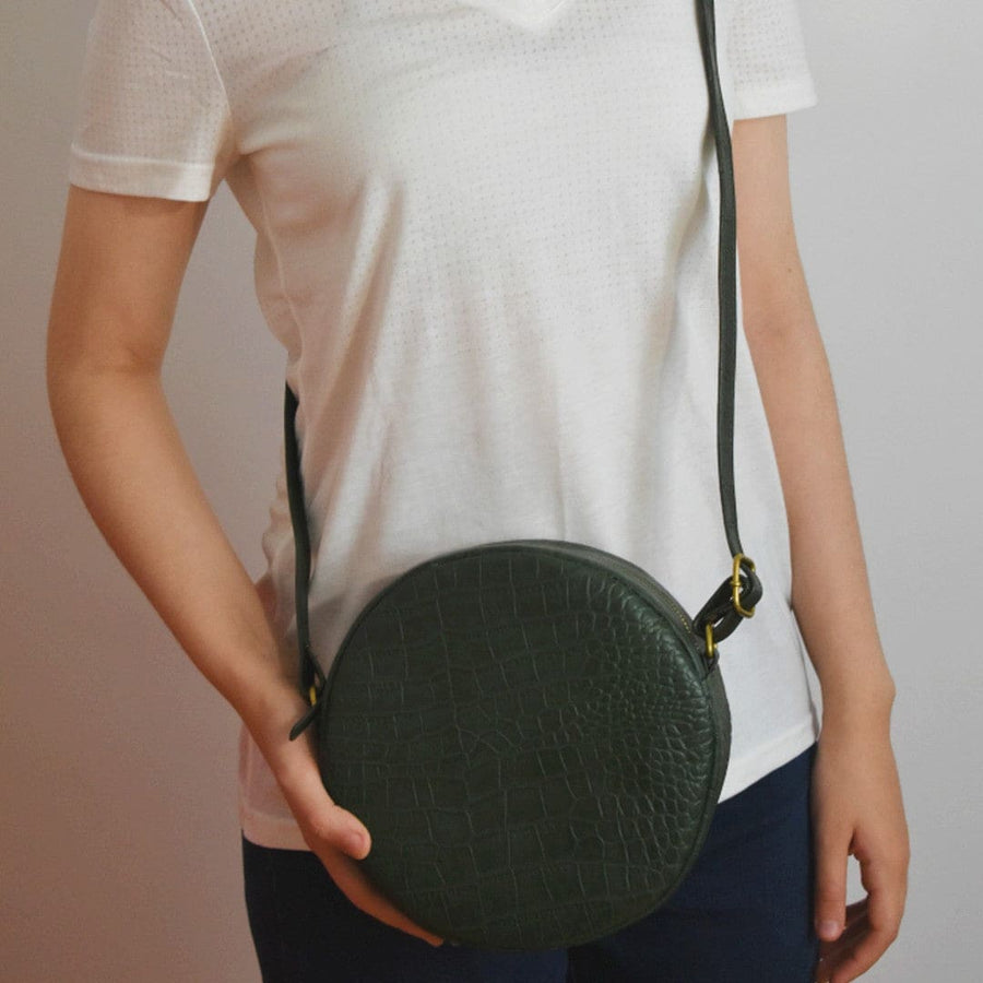 Geanta Sling lucrata manual cu model embosat. Cod: BIV4 - Genti din Piele