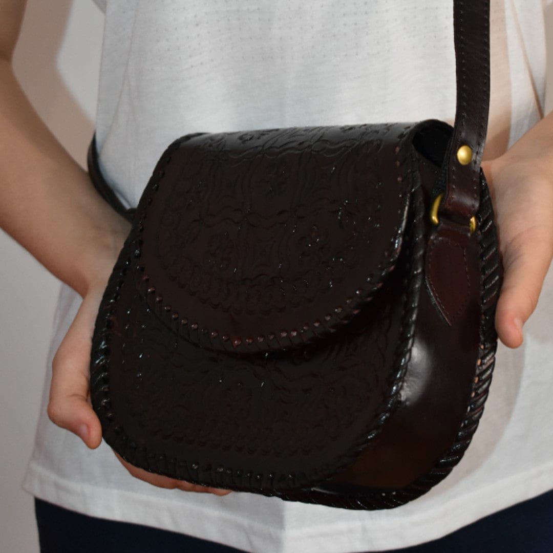 Geanta Sling lucrata manual cu model embosat. Cod: CAM11 - Geanta din Piele Naturala de camila