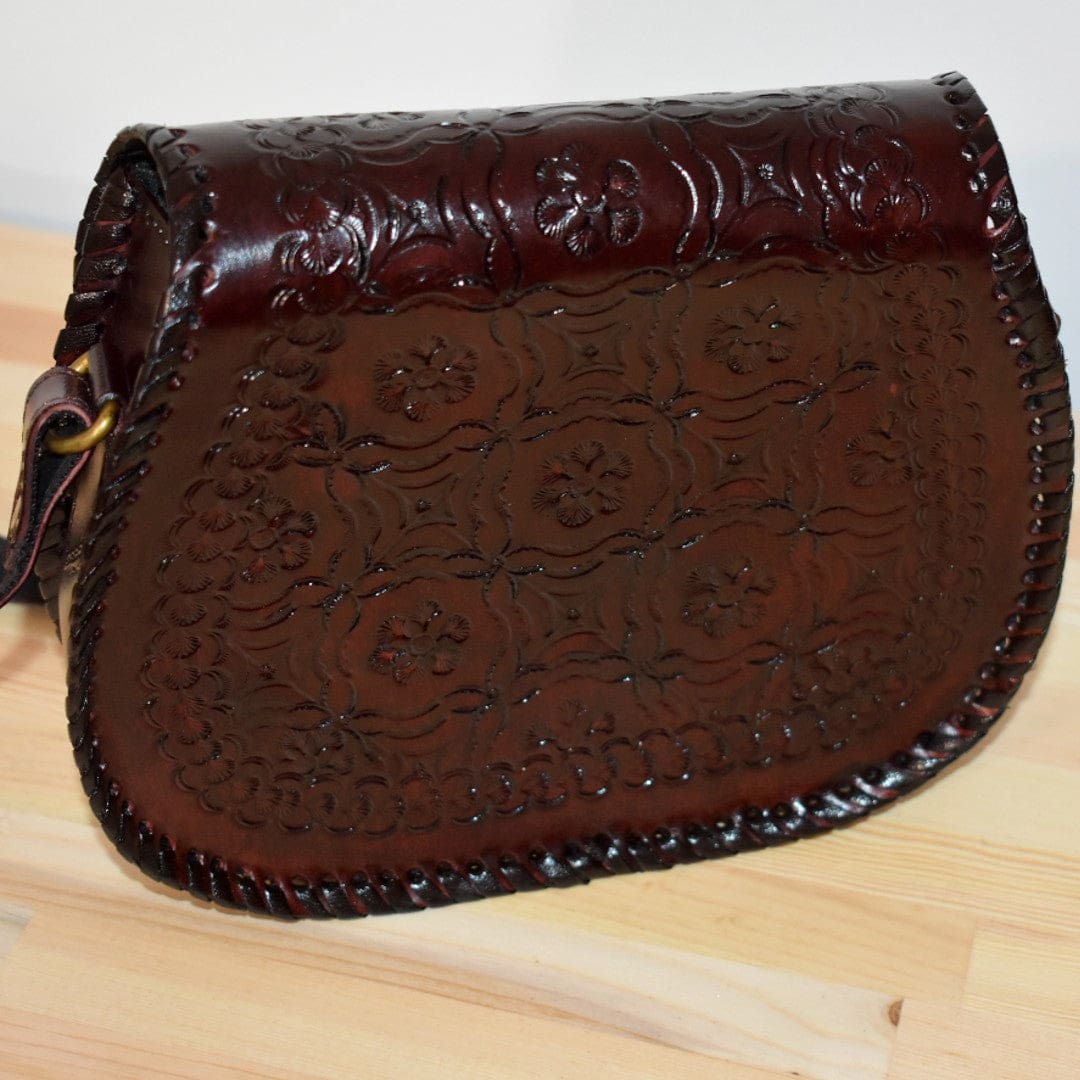 Geanta Sling lucrata manual cu model embosat. Cod: CAM11 - Geanta din Piele Naturala de camila