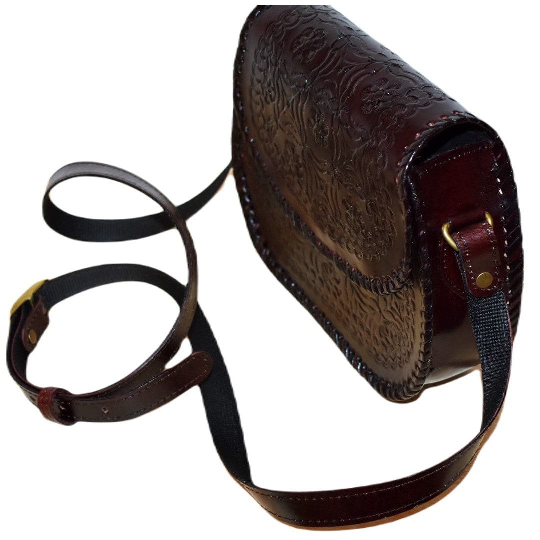 Geanta Sling lucrata manual cu model embosat. Cod: CAM11 - Geanta din Piele Naturala de camila