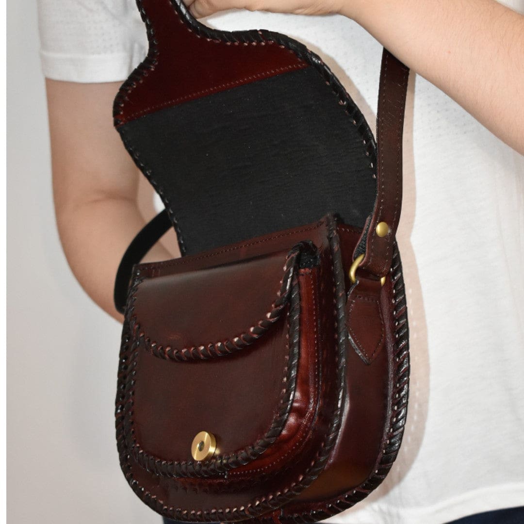 Geanta Sling lucrata manual cu model embosat. Cod: CAM17 - Genti din Piele