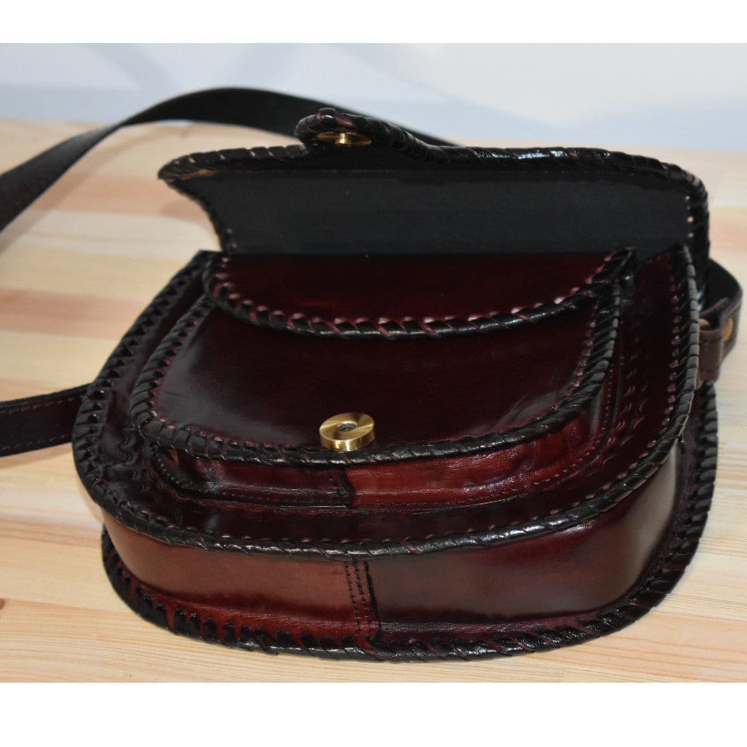 Geanta Sling lucrata manual cu model embosat. Cod: CAM17 - Genti din Piele