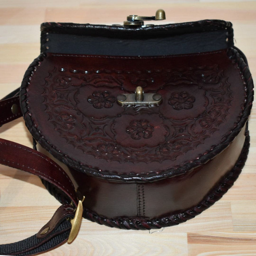 Geanta Sling lucrata manual cu model embosat. Cod: CAM18 - Genti din Piele