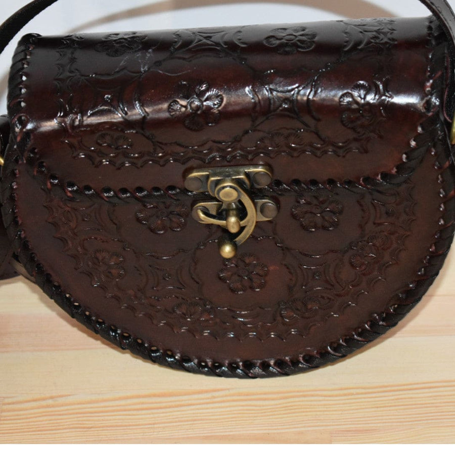 Geanta Sling lucrata manual cu model embosat. Cod: CAM18 - Genti din Piele