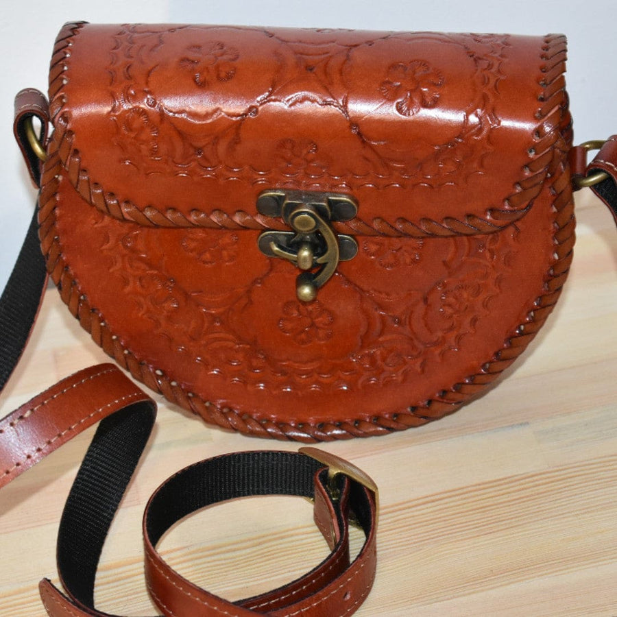 Geanta Sling lucrata manual cu model embosat. Cod: CAM19 - Genti din Piele