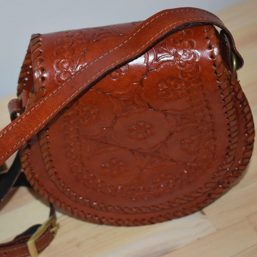 Geanta Sling lucrata manual cu model embosat. Cod: CAM3 - Geanta din Piele Naturala de camila