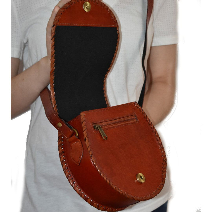 Geanta Sling lucrata manual cu model embosat. Cod: CAM3 - Geanta din Piele Naturala de camila