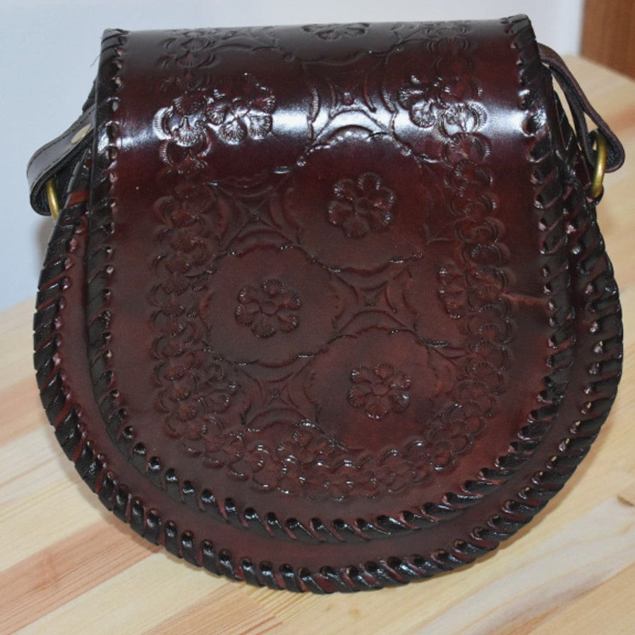 Geanta Sling lucrata manual cu model embosat. Cod: CAM4 - Geanta din Piele Naturala de camila