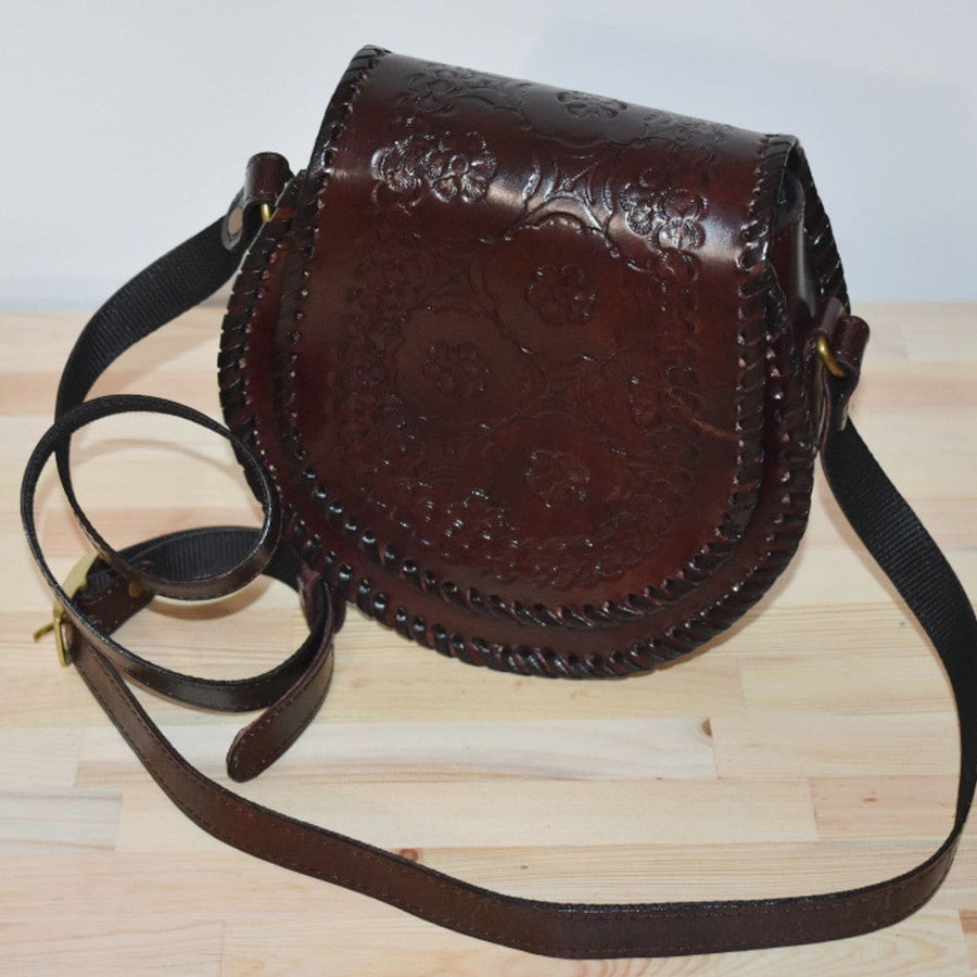 Geanta Sling lucrata manual cu model embosat. Cod: CAM4 - Geanta din Piele Naturala de camila