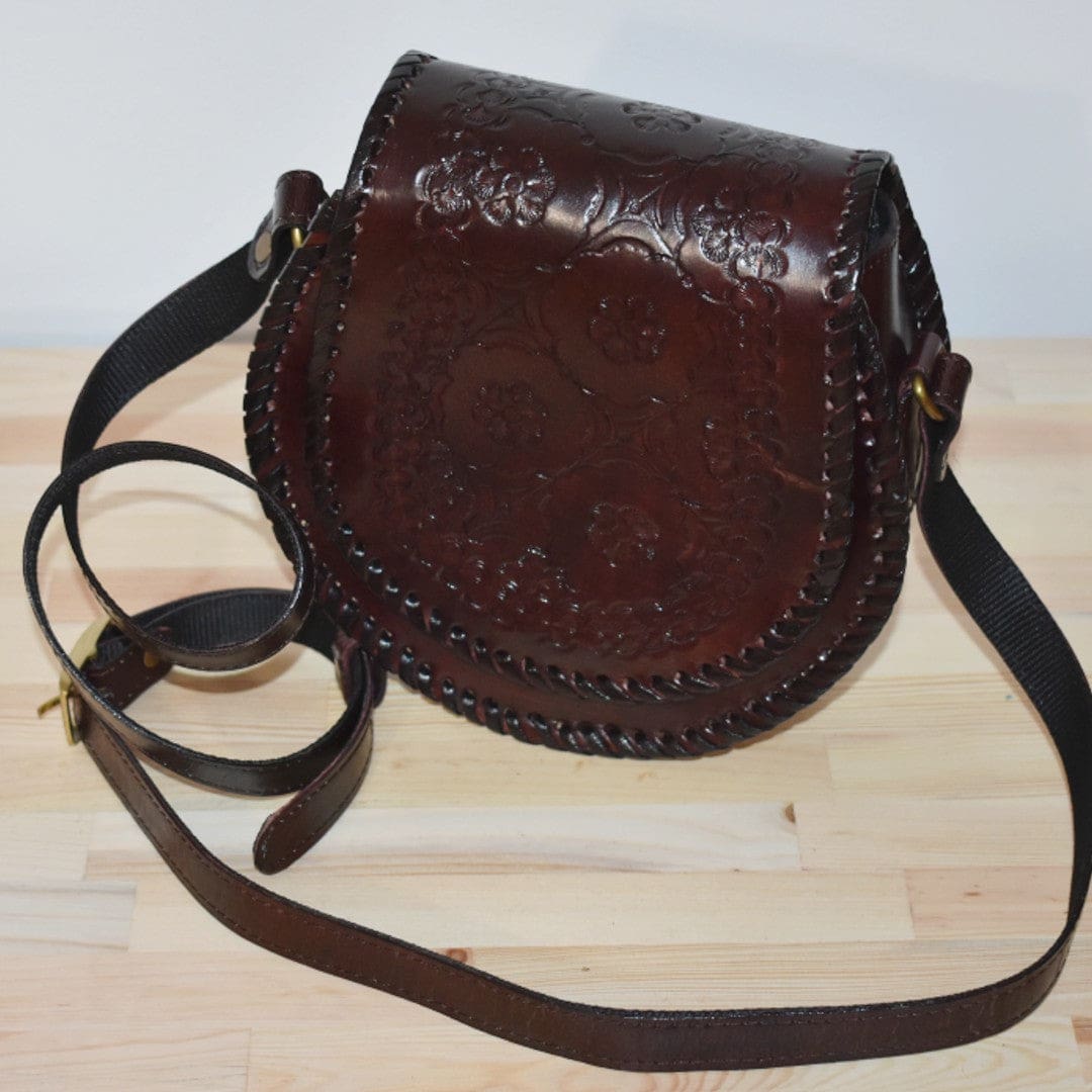 Geanta Sling lucrata manual cu model embosat. Cod: CAM4 - Geanta din Piele Naturala de camila
