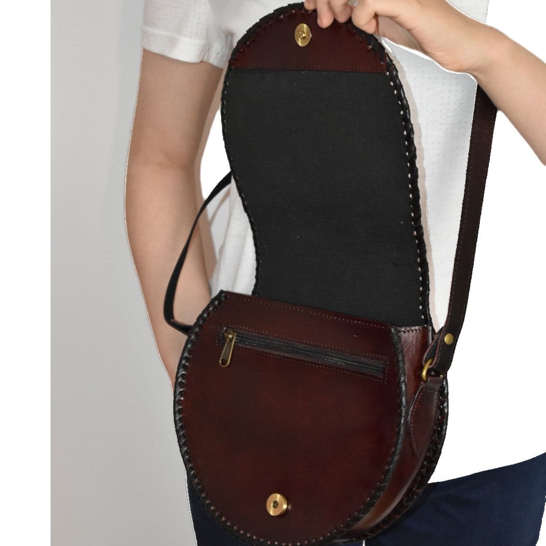 Geanta Sling mare lucrata manual cu model embosat. Cod: CAM20 - Genti din Piele
