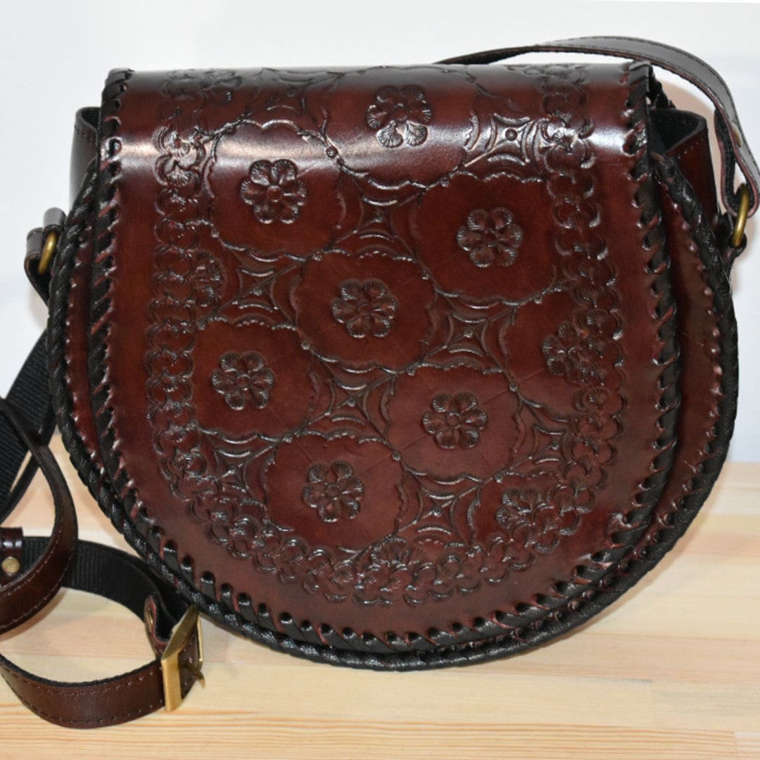 Geanta Sling mare lucrata manual cu model embosat. Cod: CAM20 - Genti din Piele