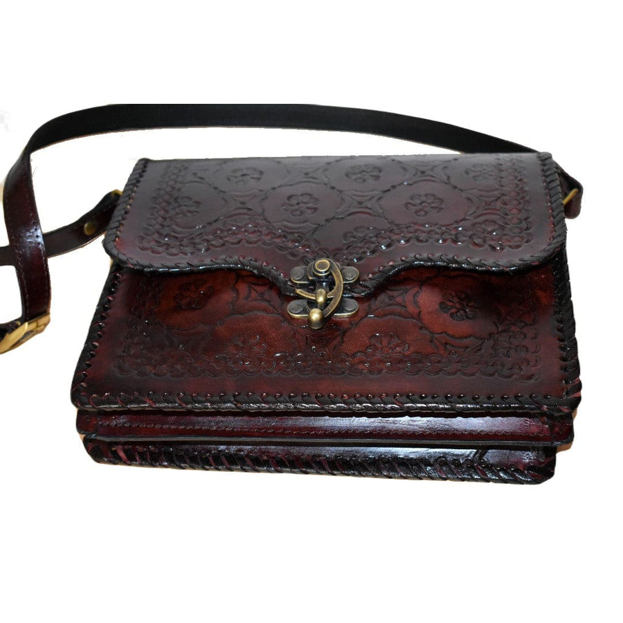Geanta Sling rectangulara lucrata manual cu model embosat. Cod: CAM22 - Genti din Piele