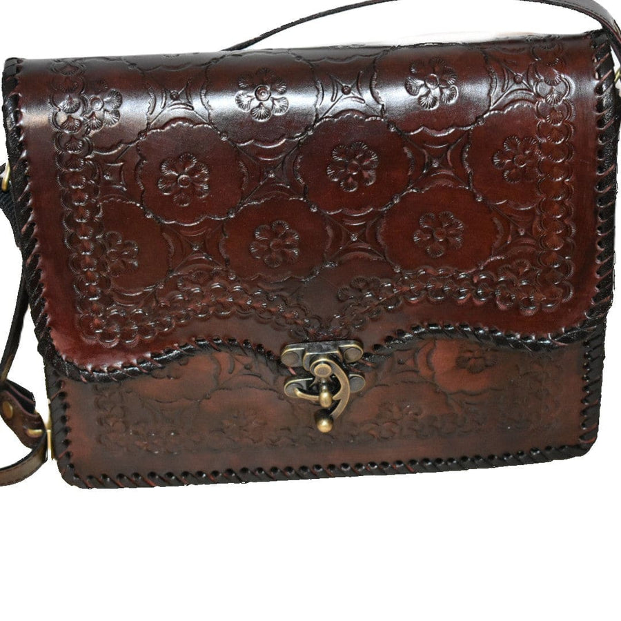 Geanta Sling rectangulara lucrata manual cu model embosat. Cod: CAM22 - Genti din Piele