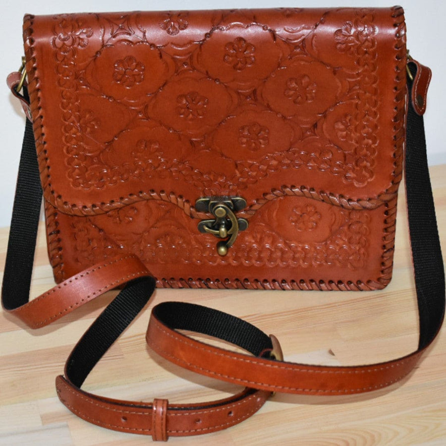 Geanta Sling rectangulara lucrata manual cu model embosat. Cod: CAM9 - Genti din Piele