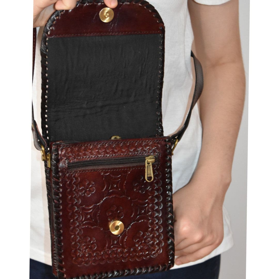 Mini Geanta Sling lucrata manual cu model embosat. Cod: CAM23 - Genti din Piele