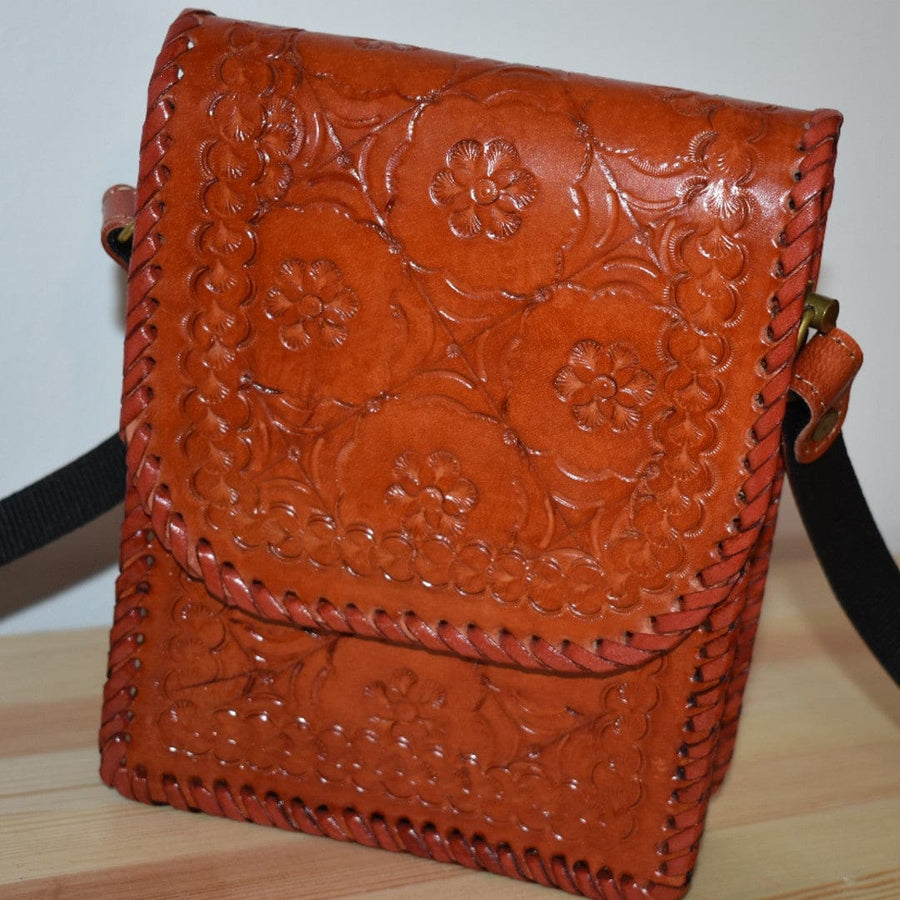 Mini Geanta Sling lucrata manual cu model embosat. Cod: CAM6 - Genti din Piele