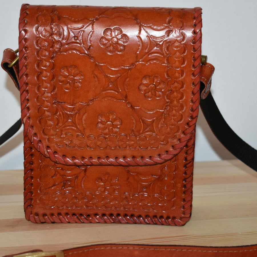 Mini Geanta Sling lucrata manual cu model embosat. Cod: CAM6 - Genti din Piele