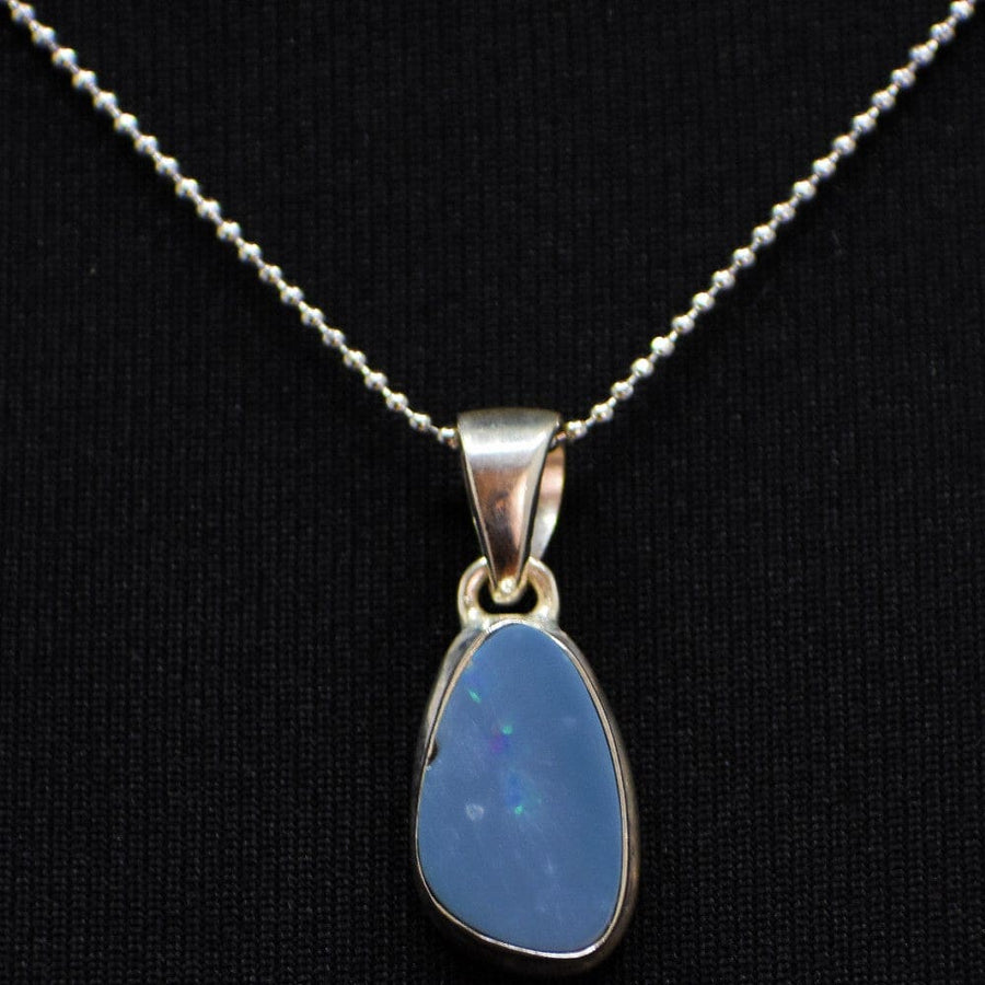 Pandantiv din Argint 925 cu 4.88 Carate Piatra Semipretioasa Naturala de Opal Albastru Australian (Blue Doublet Opal Australian)-> Cod: