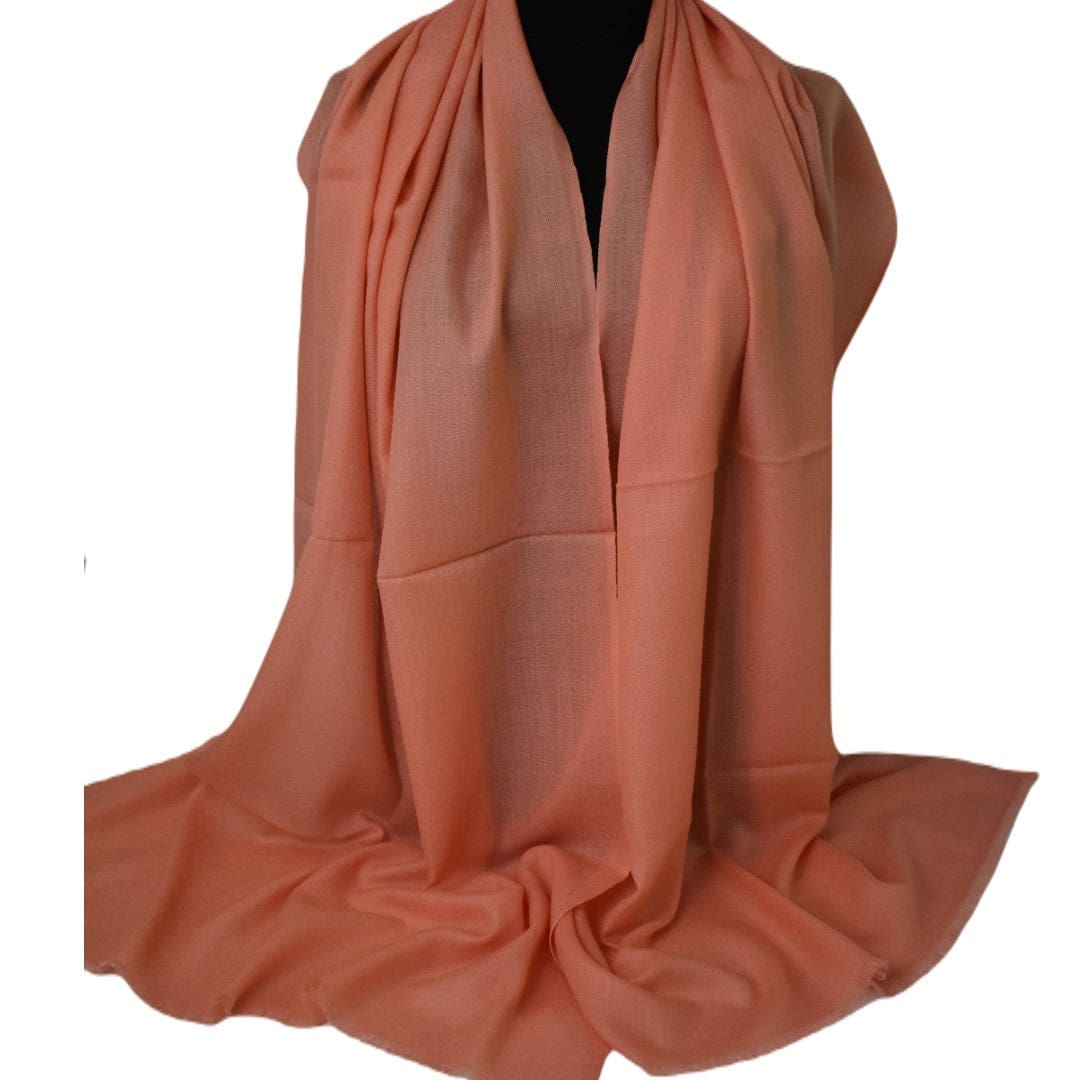 Sal Premium confectionat din 100% Lana Cashmere - Fuzzy Peach (culoarea Anului 2024) - Cod: CASHAPRIL8 - Saluri