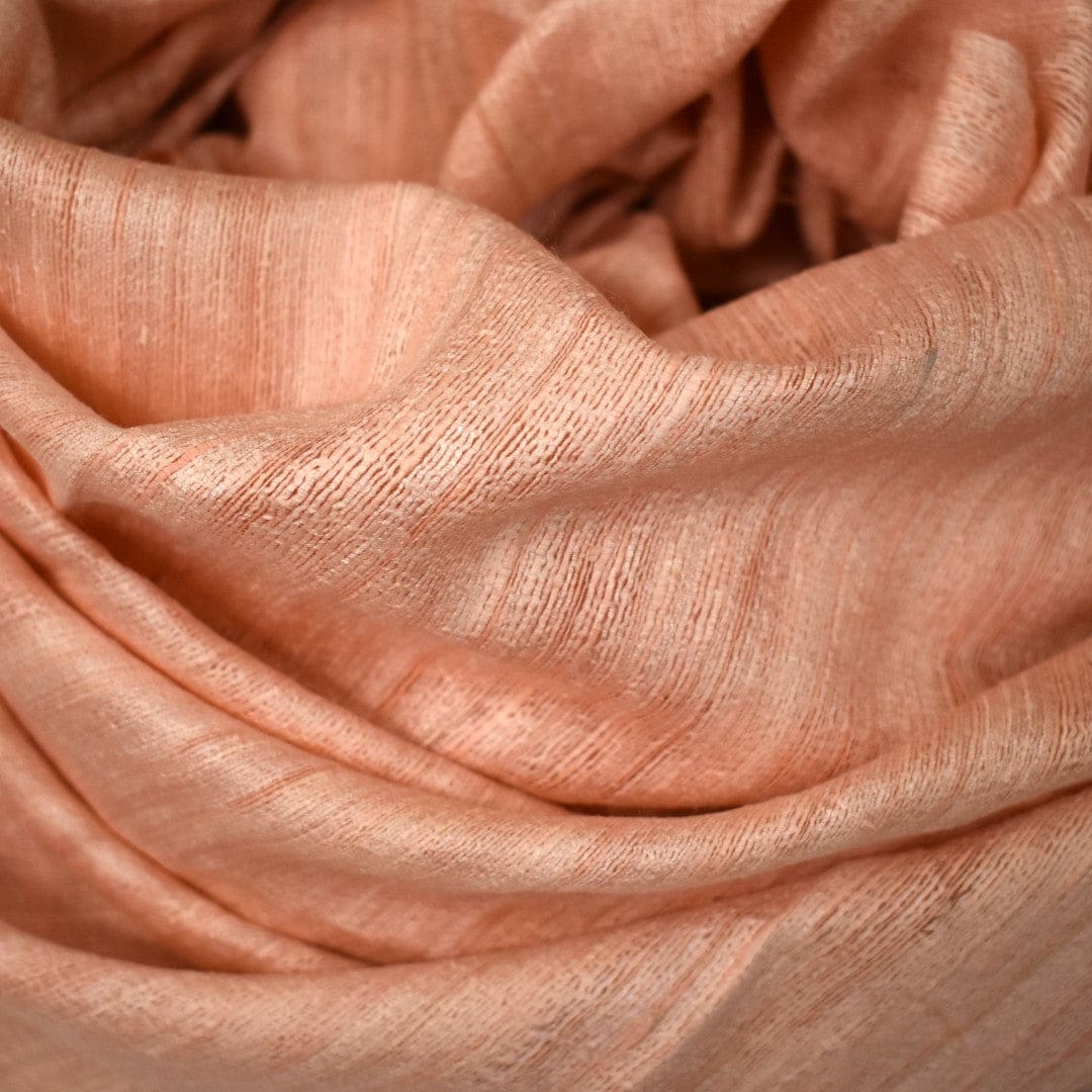 Sal tesut manual din 100% Matase Naturala Organica - Ghicha Tassar/Tussar Silk -> Fuzzy Peach (Culoarea Anului 2024)-> Cod: NewGhicha12
