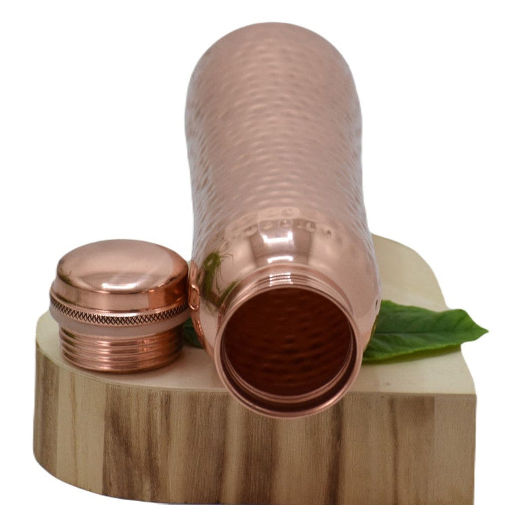SET-> Sticla & 2 Pahare din Cupru cu Model ’Lovitura de Ciocan’ Curved Style -> Cod: SETCUPRUCURVED