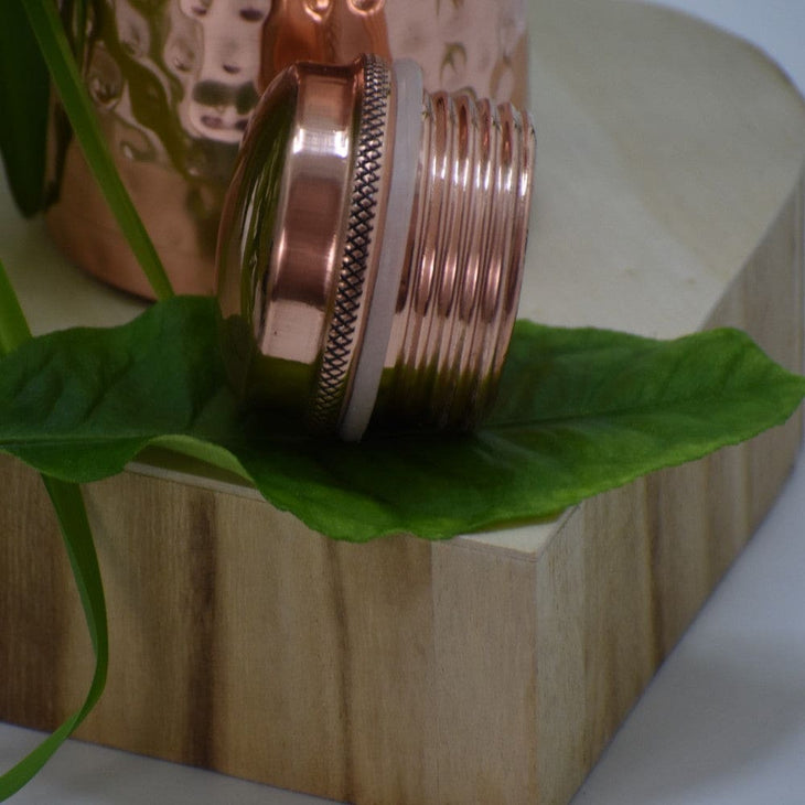 SET-> Sticla & 2 Pahare din Cupru cu Model ’Lovitura de Ciocan’ Curved Style -> Cod: SETCUPRUCURVED