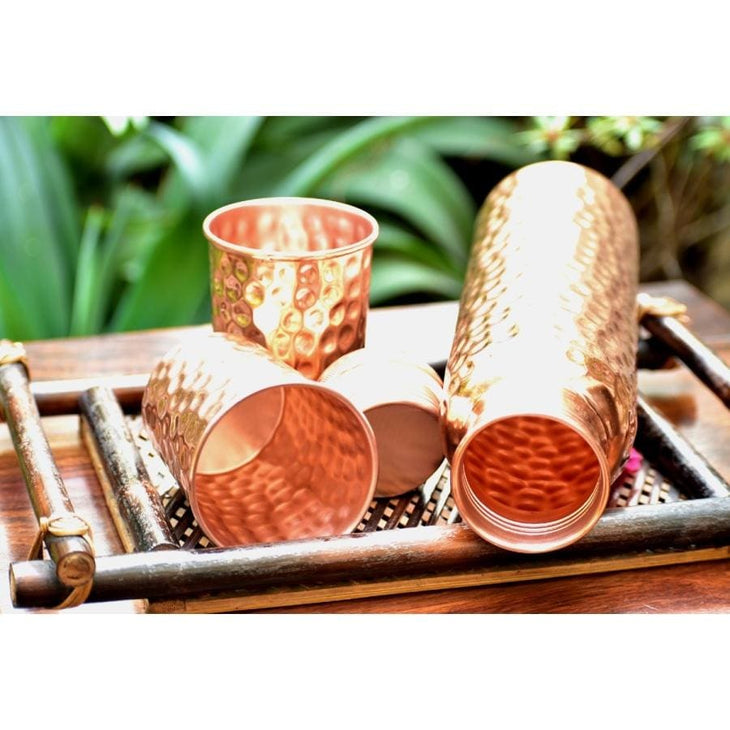 SET - Sticla de Cupru si 2 pahare cu Model ’Lovitura de Ciocan’ + FREE 2 Coasters din lemn - set sticla si pahare cupru lovitura de ciocan