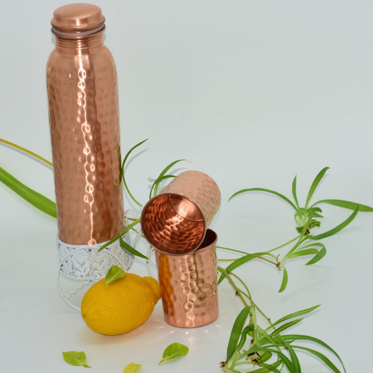 Oferta LIMITATA! SET -> Sticla de Cupru si 2 pahare cu Model ’Lovitura de Ciocan’ - set sticla si pahare cupru lovitura de ciocan